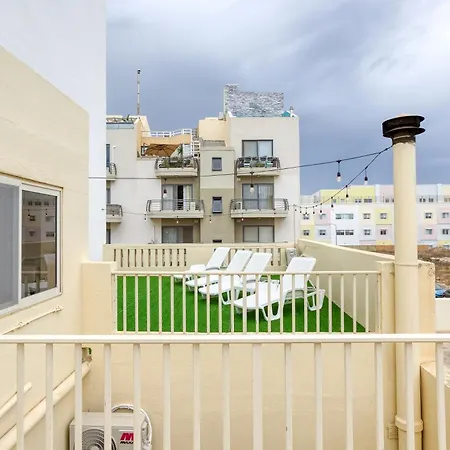 Spacious 4br Terraced House With Rooftop Access By 360 Estates Feriehus Marsaskala