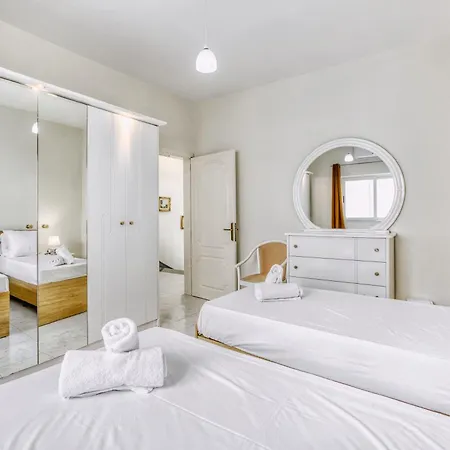 Spacious 4br Terraced House With Rooftop Access By 360 Estates *