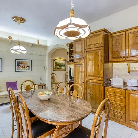 Spacious 4br Terraced House With Rooftop Access By 360 Estates * Marsaskala