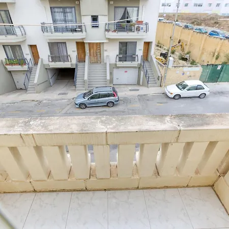 Spacious 4br Terraced House With Rooftop Access By 360 Estates