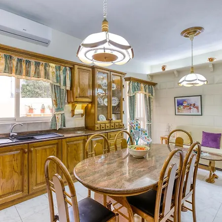 Spacious 4br Terraced House With Rooftop Access By 360 Estates