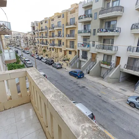 Feriehus Spacious 4br Terraced House With Rooftop Access By 360 Estates