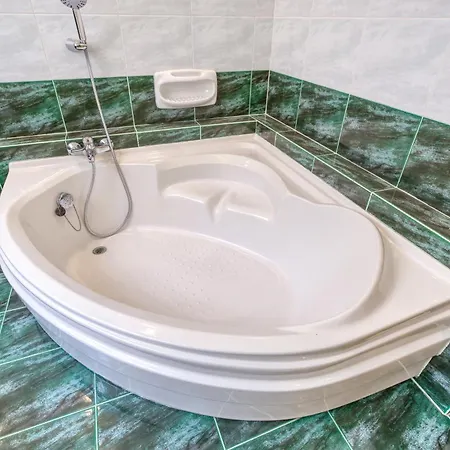 Spacious 4br Terraced House With Rooftop Access By 360 Estates * Marsaskala