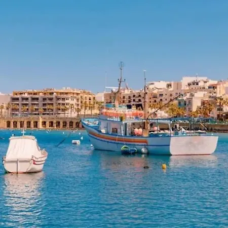 Spacious 4br Terraced House With Rooftop Access By 360 Estates * Marsaskala