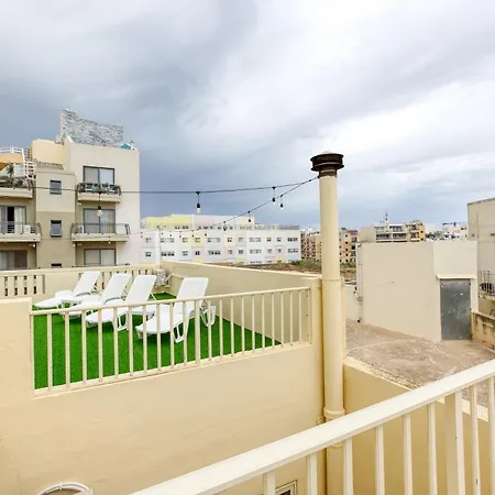 Spacious 4br Terraced House With Rooftop Access By 360 Estates Feriehus Marsaskala