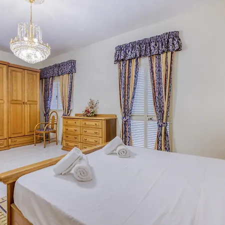 Spacious 4br Terraced House With Rooftop Access By 360 Estates