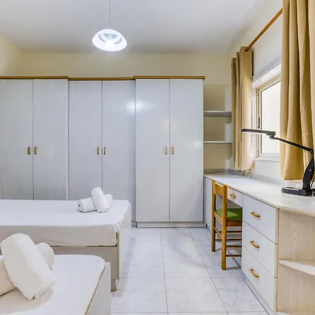 Spacious 4br Terraced House With Rooftop Access By 360 Estates Feriehus Marsaskala