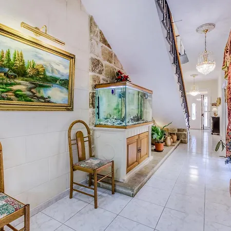 Spacious 4br Terraced House With Rooftop Access By 360 Estates *