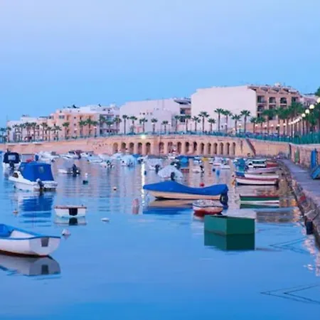 Spacious 4br Terraced House With Rooftop Access By 360 Estates 度假居