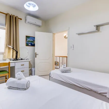 Spacious 4br Terraced House With Rooftop Access By 360 Estates