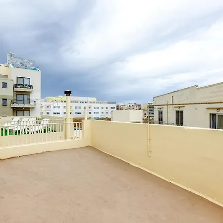 Spacious 4br Terraced House With Rooftop Access By 360 Estates Marsaskala