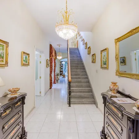 Spacious 4br Terraced House With Rooftop Access By 360 Estates 度假居 *