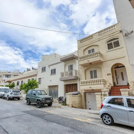 Spacious 4br Terraced House With Rooftop Access By 360 Estates *