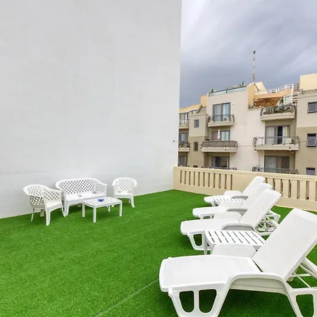 Spacious 4br Terraced House With Rooftop Access By 360 Estates