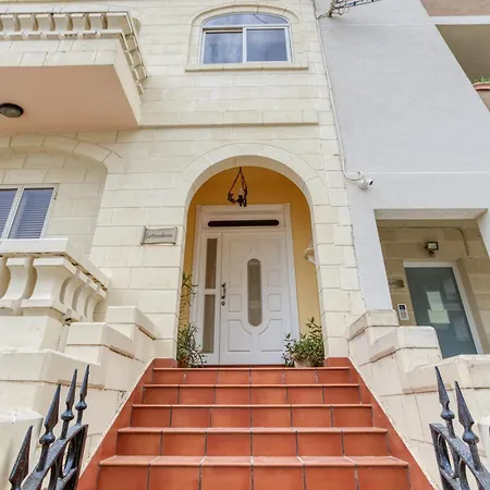 Spacious 4br Terraced House With Rooftop Access By 360 Estates * Marsaskala