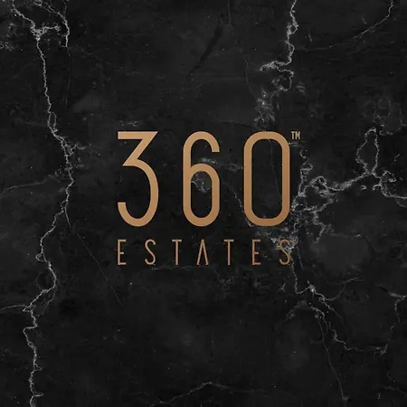 Spacious 4br Terraced House With Rooftop Access By 360 Estates Case de vacanță
