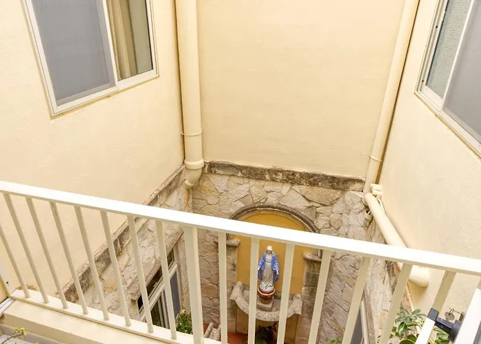 Spacious 4br Terraced House With Rooftop Access By 360 Estates Марсаскала