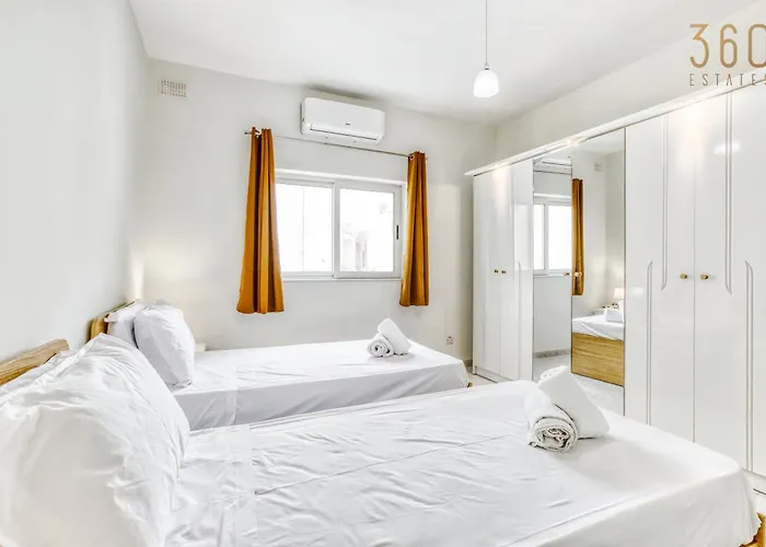 Case de vacanță Spacious 4br Terraced House With Rooftop Access By 360 Estates *