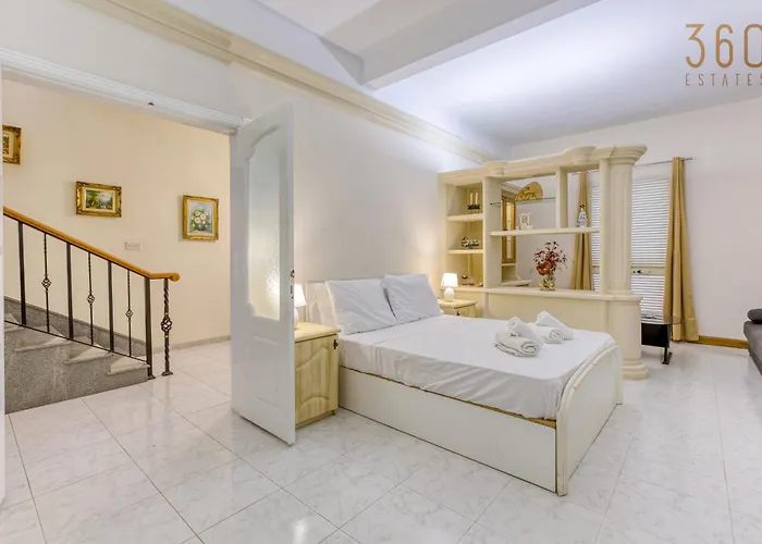 Spacious 4br Terraced House With Rooftop Access By 360 Estates Дом отдыха Марсаскала