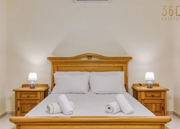 Spacious 4br Terraced House With Rooftop Access By 360 Estates Case de vacanță