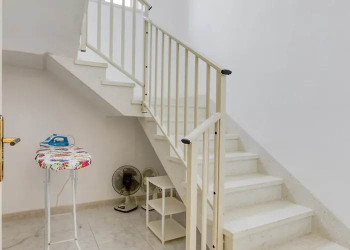 Spacious 4br Terraced House With Rooftop Access By 360 Estates *