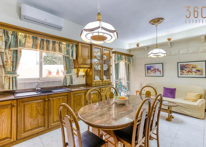 Spacious 4br Terraced House With Rooftop Access By 360 Estates