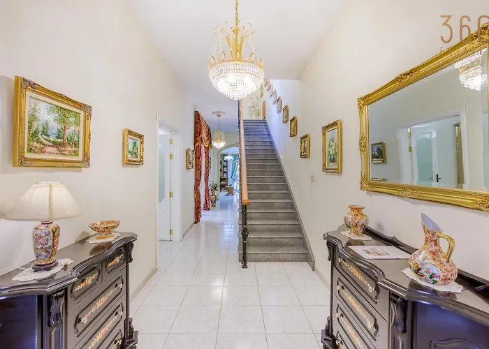 Spacious 4br Terraced House With Rooftop Access By 360 Estates Дом отдыха *