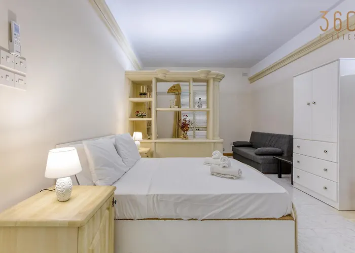 Spacious 4br Terraced House With Rooftop Access By 360 Estates Case de vacanță *