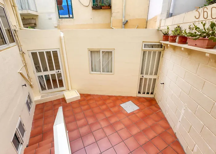 Spacious 4br Terraced House With Rooftop Access By 360 Estates * Марсаскала