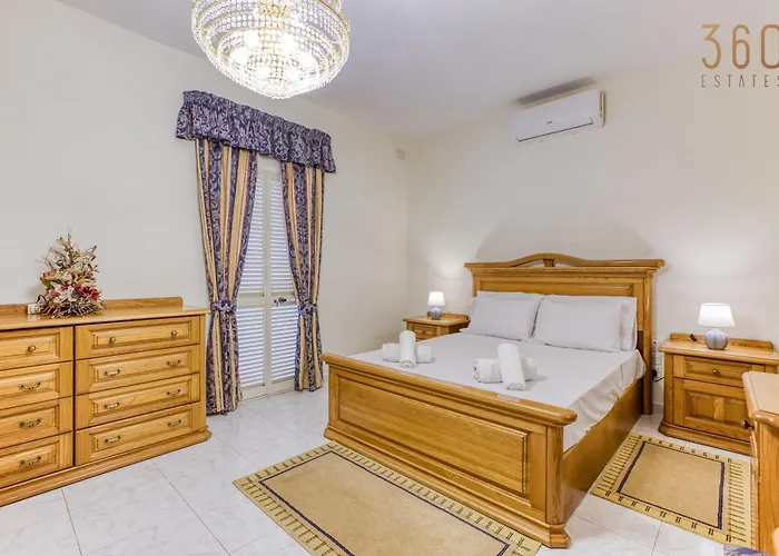 Case de vacanță Spacious 4br Terraced House With Rooftop Access By 360 Estates Marsaskala