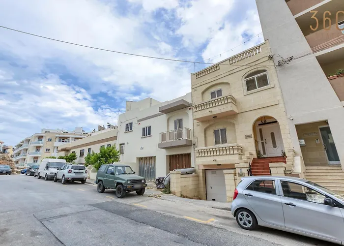 Spacious 4br Terraced House With Rooftop Access By 360 Estates *