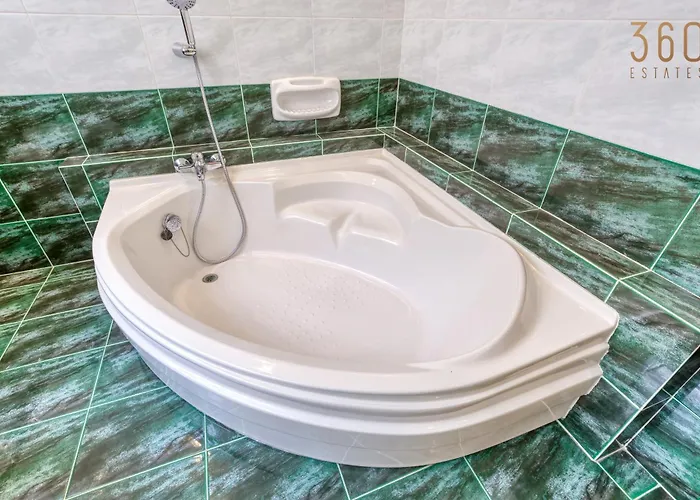 Spacious 4br Terraced House With Rooftop Access By 360 Estates * Marsaskala