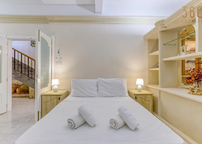 Дом отдыха Spacious 4br Terraced House With Rooftop Access By 360 Estates