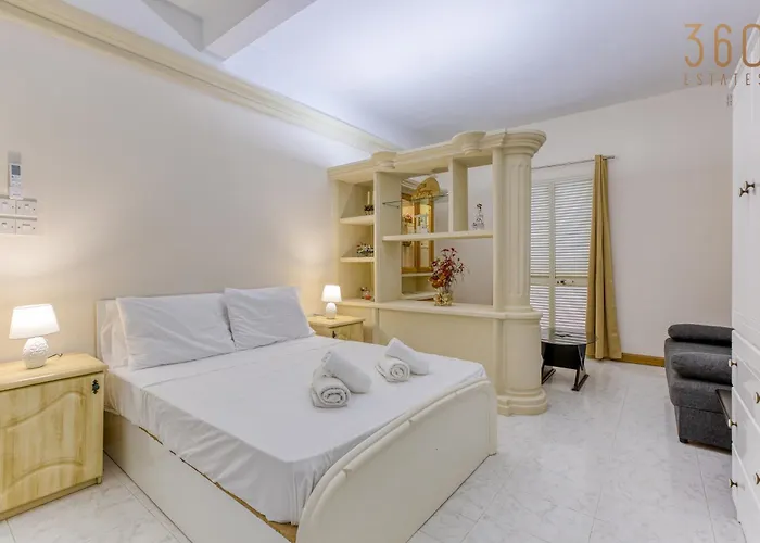 Case de vacanță Spacious 4br Terraced House With Rooftop Access By 360 Estates Marsaskala