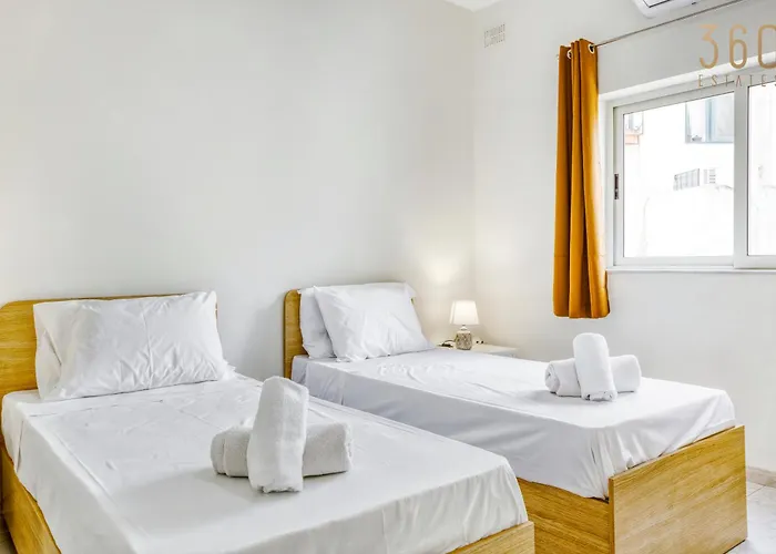 Case de vacanță Spacious 4br Terraced House With Rooftop Access By 360 Estates Marsaskala