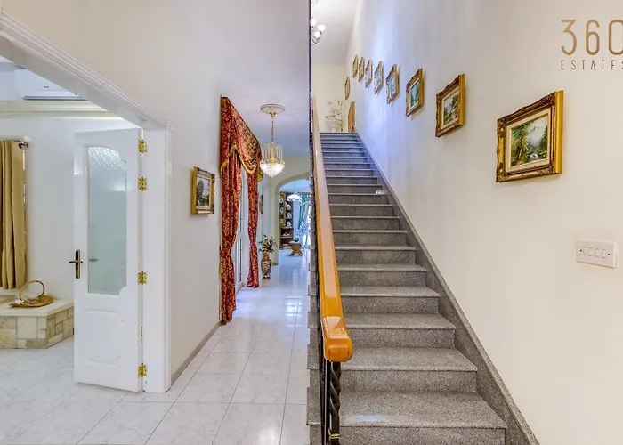 Case de vacanță Spacious 4br Terraced House With Rooftop Access By 360 Estates