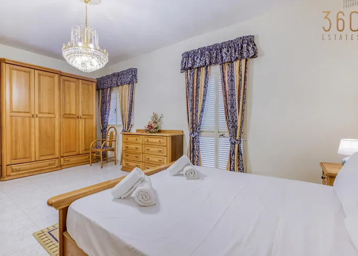 Spacious 4br Terraced House With Rooftop Access By 360 Estates