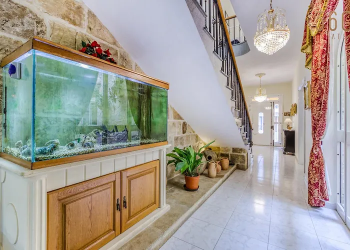 Spacious 4br Terraced House With Rooftop Access By 360 Estates Case de vacanță Marsaskala
