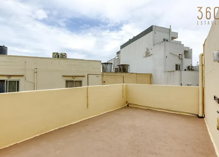 Spacious 4br Terraced House With Rooftop Access By 360 Estates *