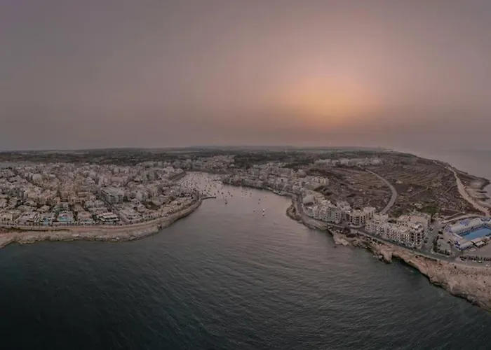 Spacious 4br Terraced House With Rooftop Access By 360 Estates Case de vacanță *