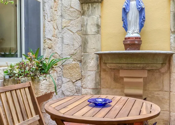 Spacious 4br Terraced House With Rooftop Access By 360 Estates