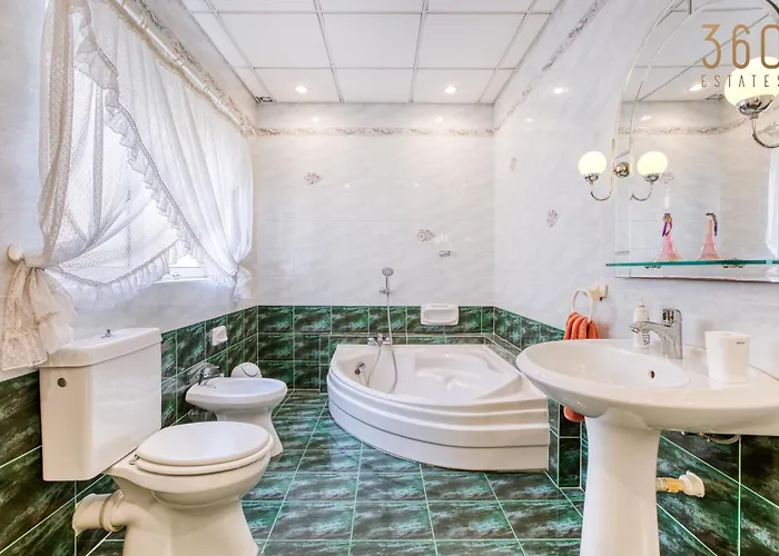 Case de vacanță Spacious 4br Terraced House With Rooftop Access By 360 Estates Marsaskala