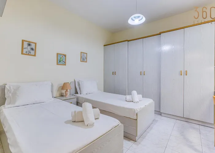 Case de vacanță Spacious 4br Terraced House With Rooftop Access By 360 Estates