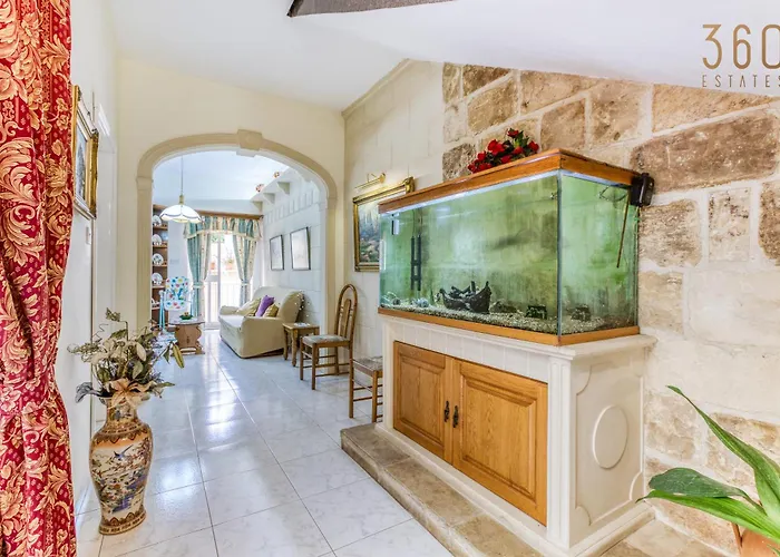 Spacious 4br Terraced House With Rooftop Access By 360 Estates Case de vacanță